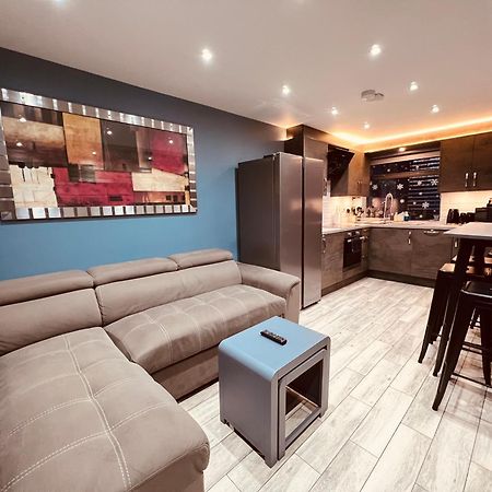 Modern Suites -5 Bedroom House- With Free Parking Birmingham City Eksteriør billede