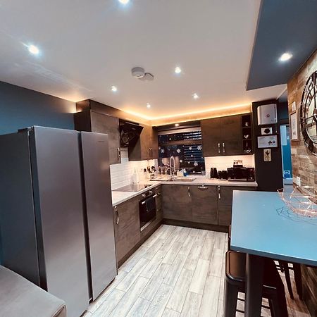 Modern Suites -5 Bedroom House- With Free Parking Birmingham City Eksteriør billede