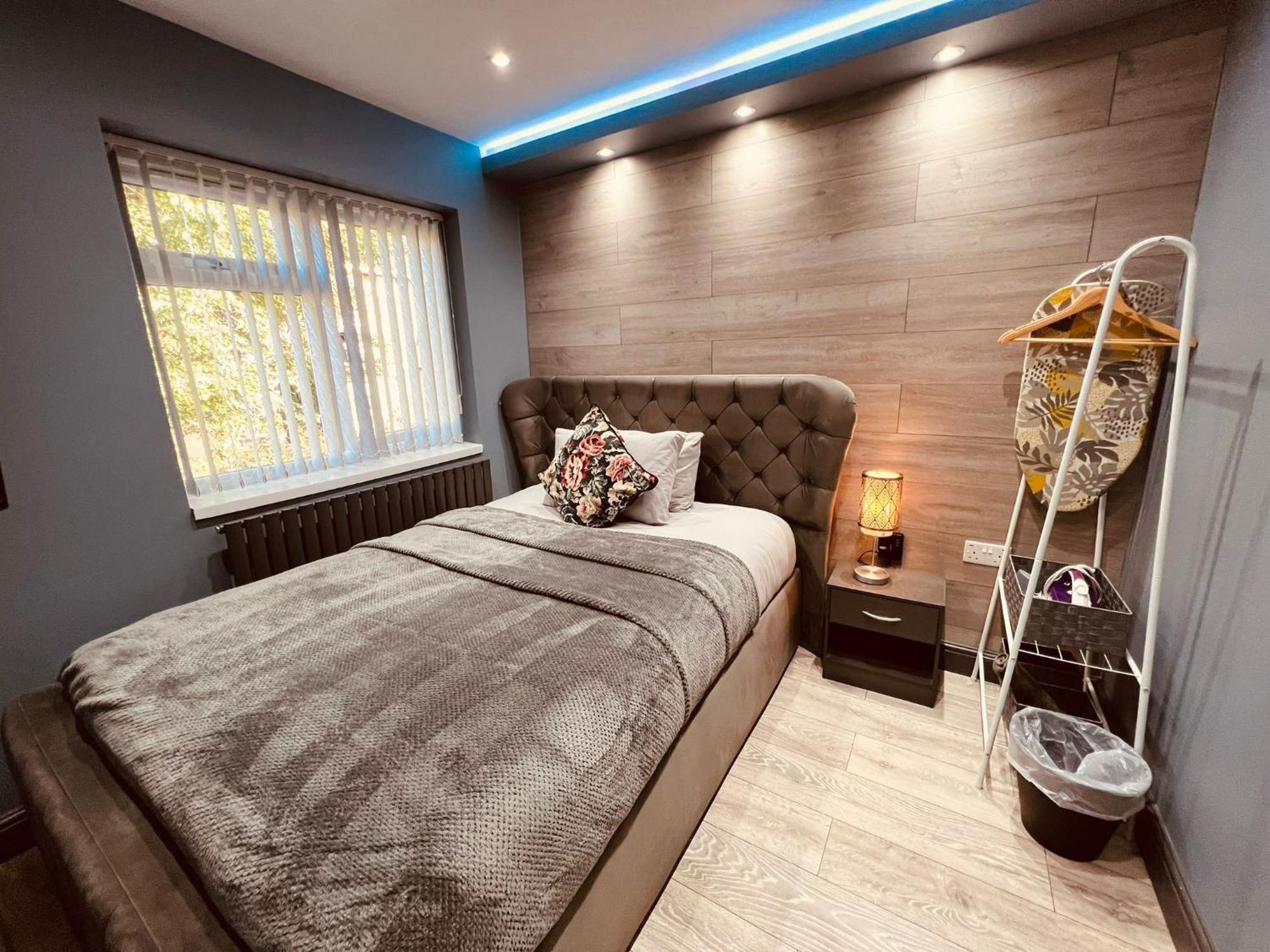Modern Suites -5 Bedroom House- With Free Parking Birmingham City Eksteriør billede