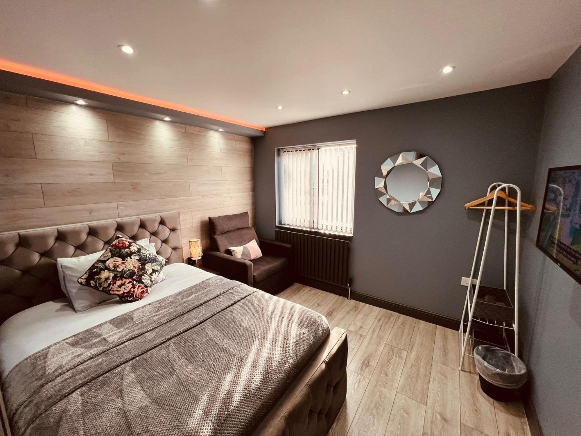 Modern Suites -5 Bedroom House- With Free Parking Birmingham City Eksteriør billede
