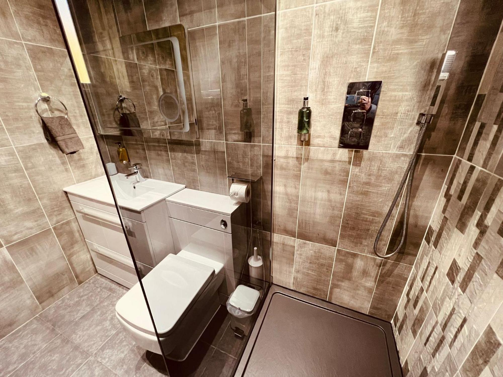 Modern Suites -5 Bedroom House- With Free Parking Birmingham City Eksteriør billede