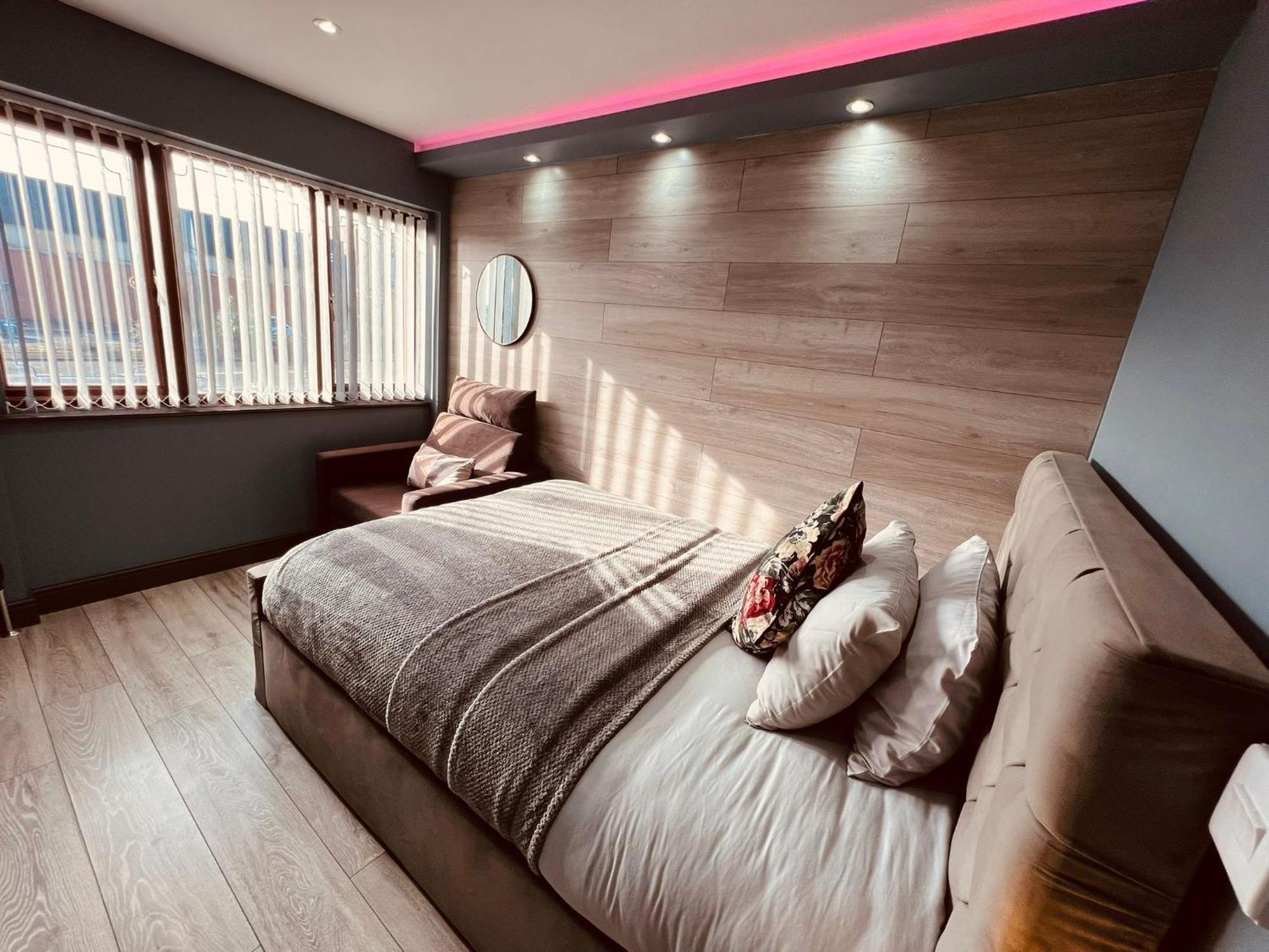 Modern Suites -5 Bedroom House- With Free Parking Birmingham City Eksteriør billede