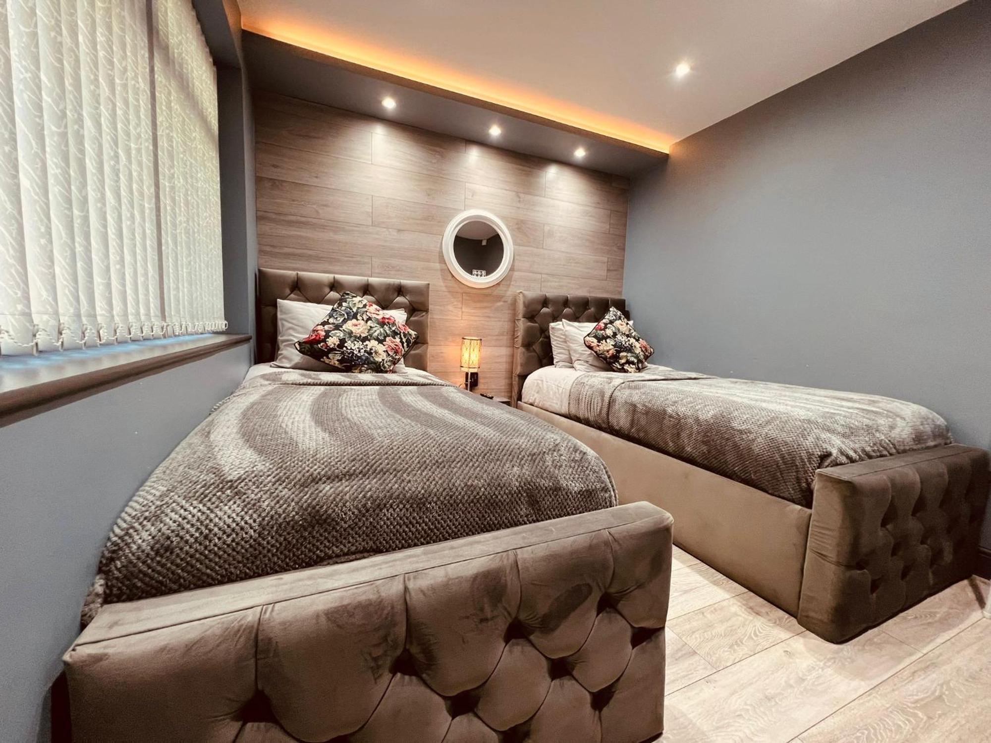 Modern Suites -5 Bedroom House- With Free Parking Birmingham City Eksteriør billede