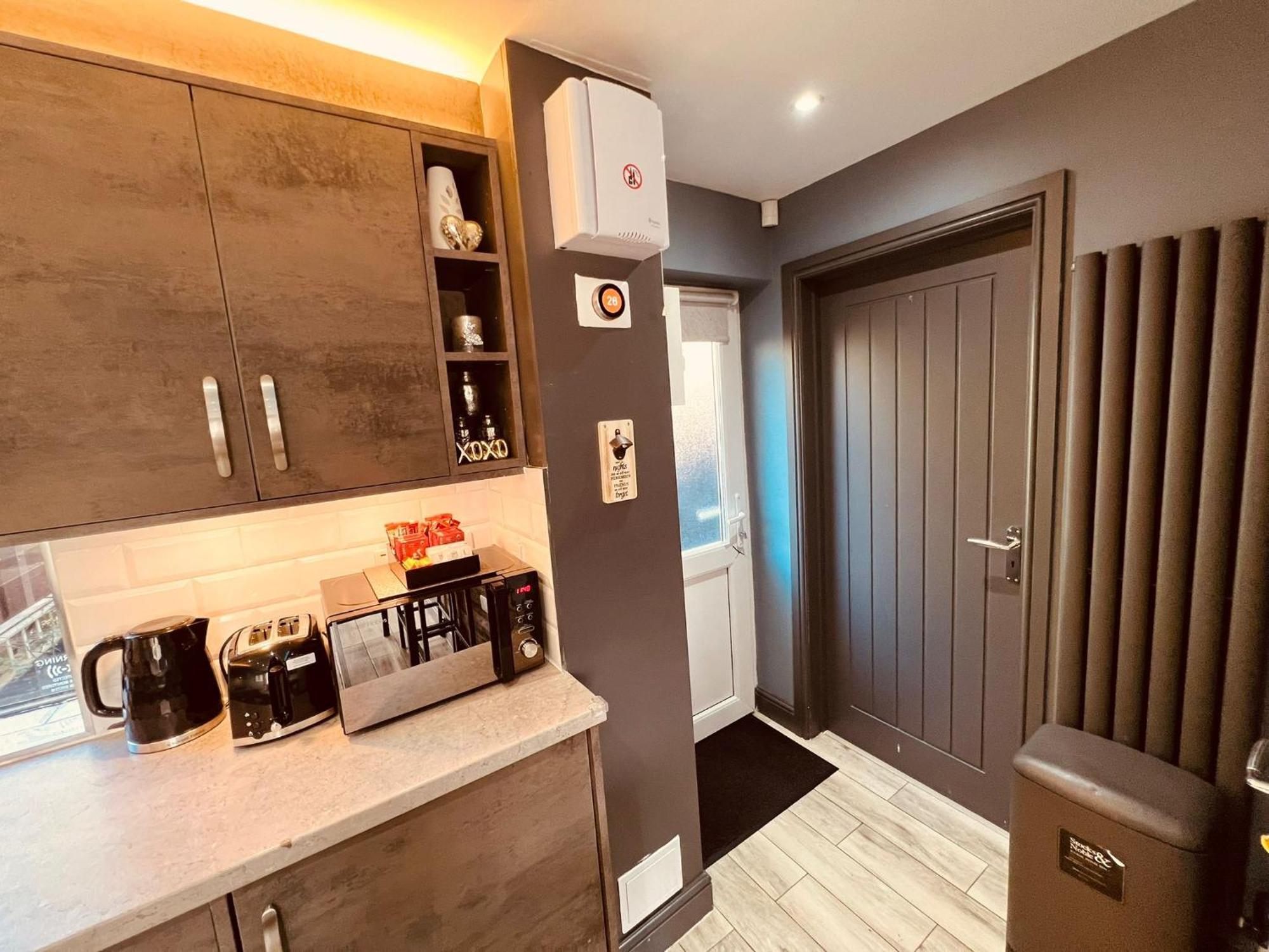 Modern Suites -5 Bedroom House- With Free Parking Birmingham City Eksteriør billede