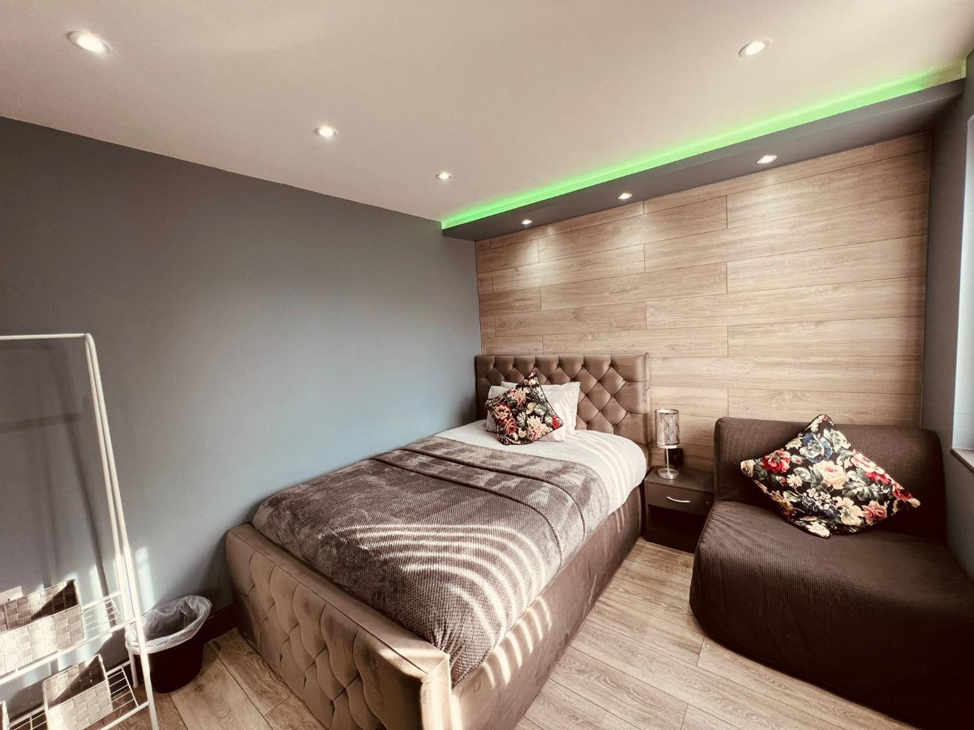 Modern Suites -5 Bedroom House- With Free Parking Birmingham City Eksteriør billede