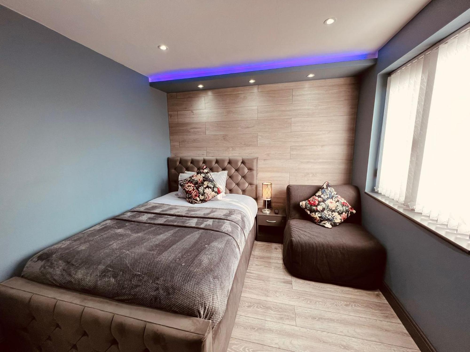 Modern Suites -5 Bedroom House- With Free Parking Birmingham City Eksteriør billede