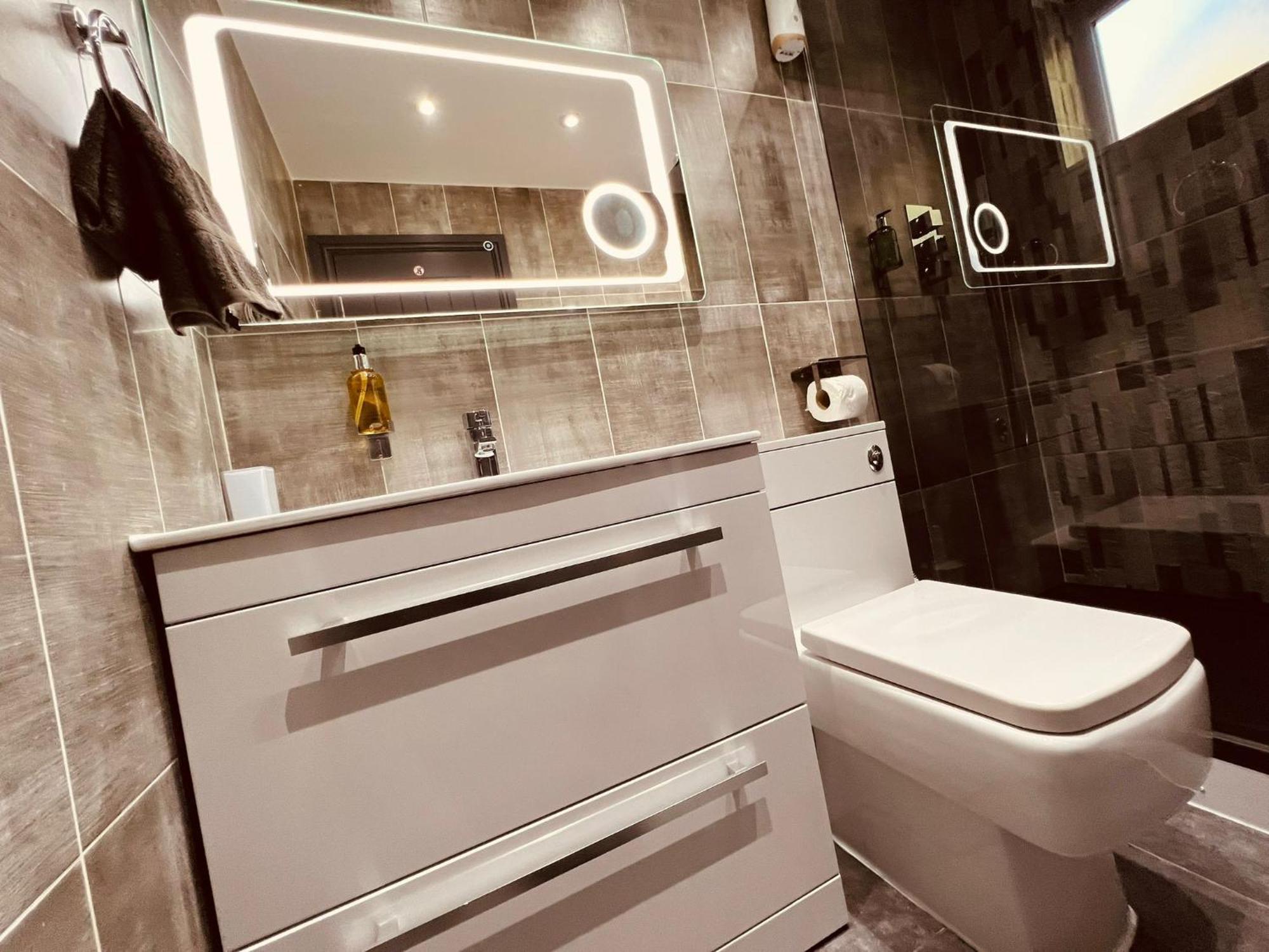 Modern Suites -5 Bedroom House- With Free Parking Birmingham City Eksteriør billede