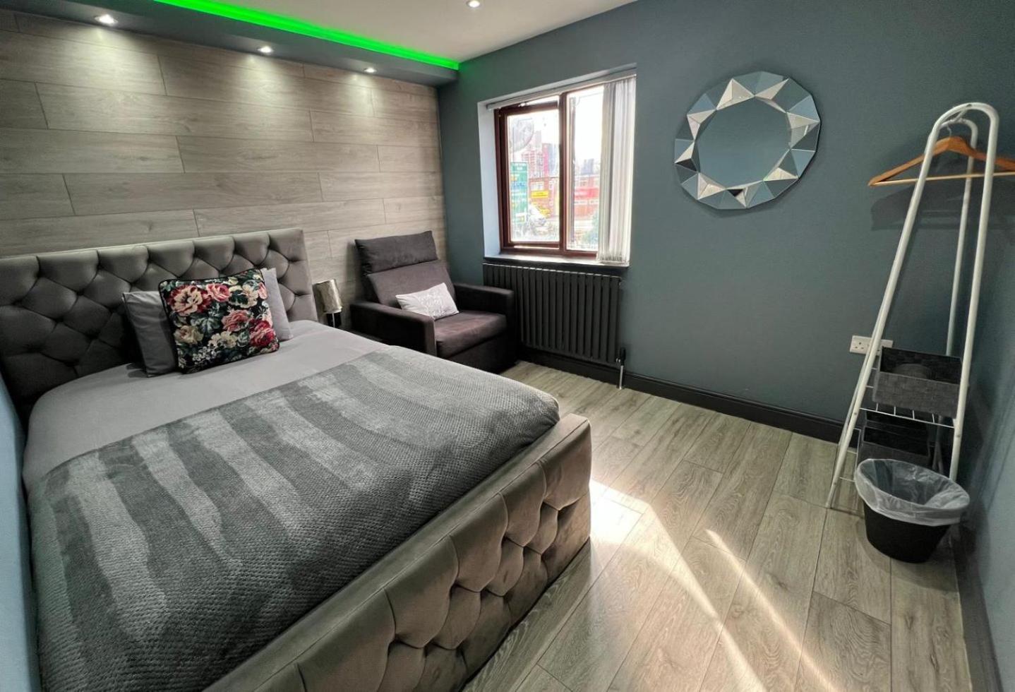 Modern Suites -5 Bedroom House- With Free Parking Birmingham City Eksteriør billede
