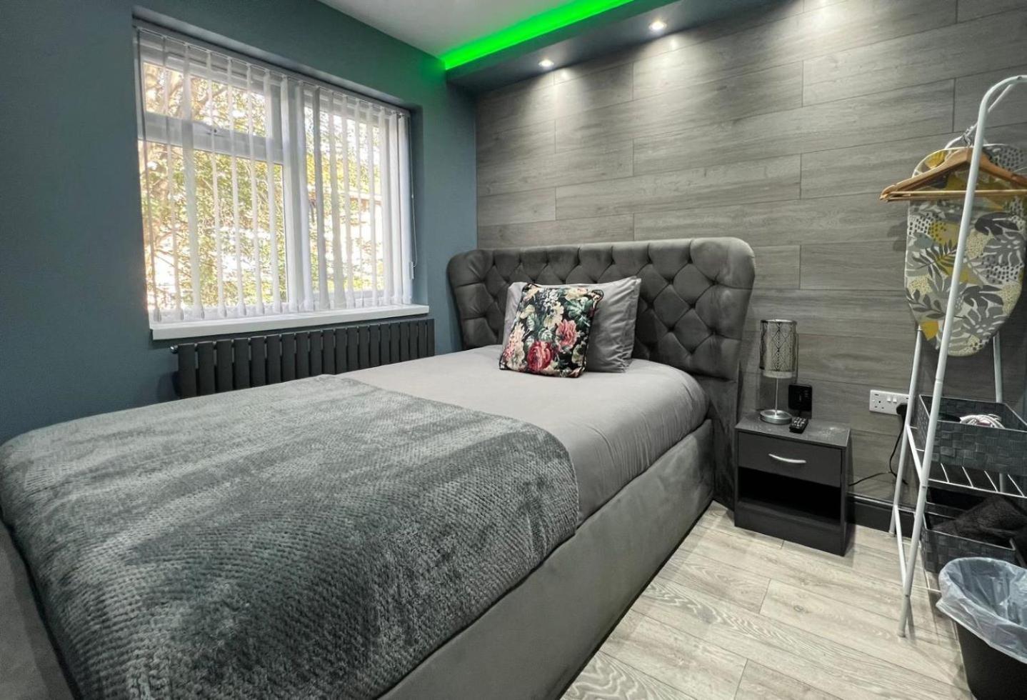 Modern Suites -5 Bedroom House- With Free Parking Birmingham City Eksteriør billede