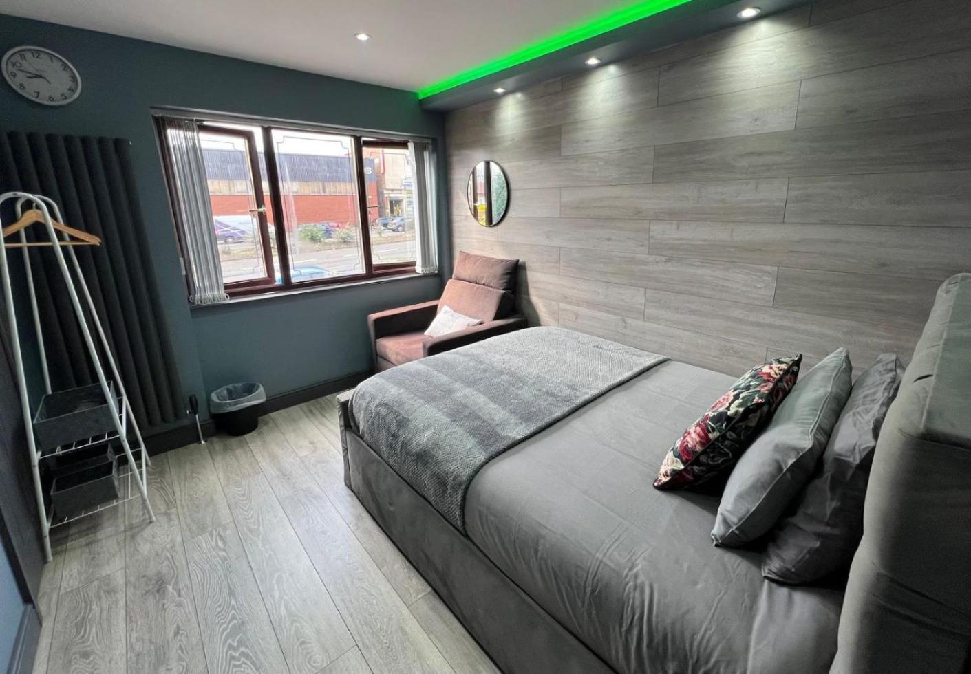 Modern Suites -5 Bedroom House- With Free Parking Birmingham City Eksteriør billede
