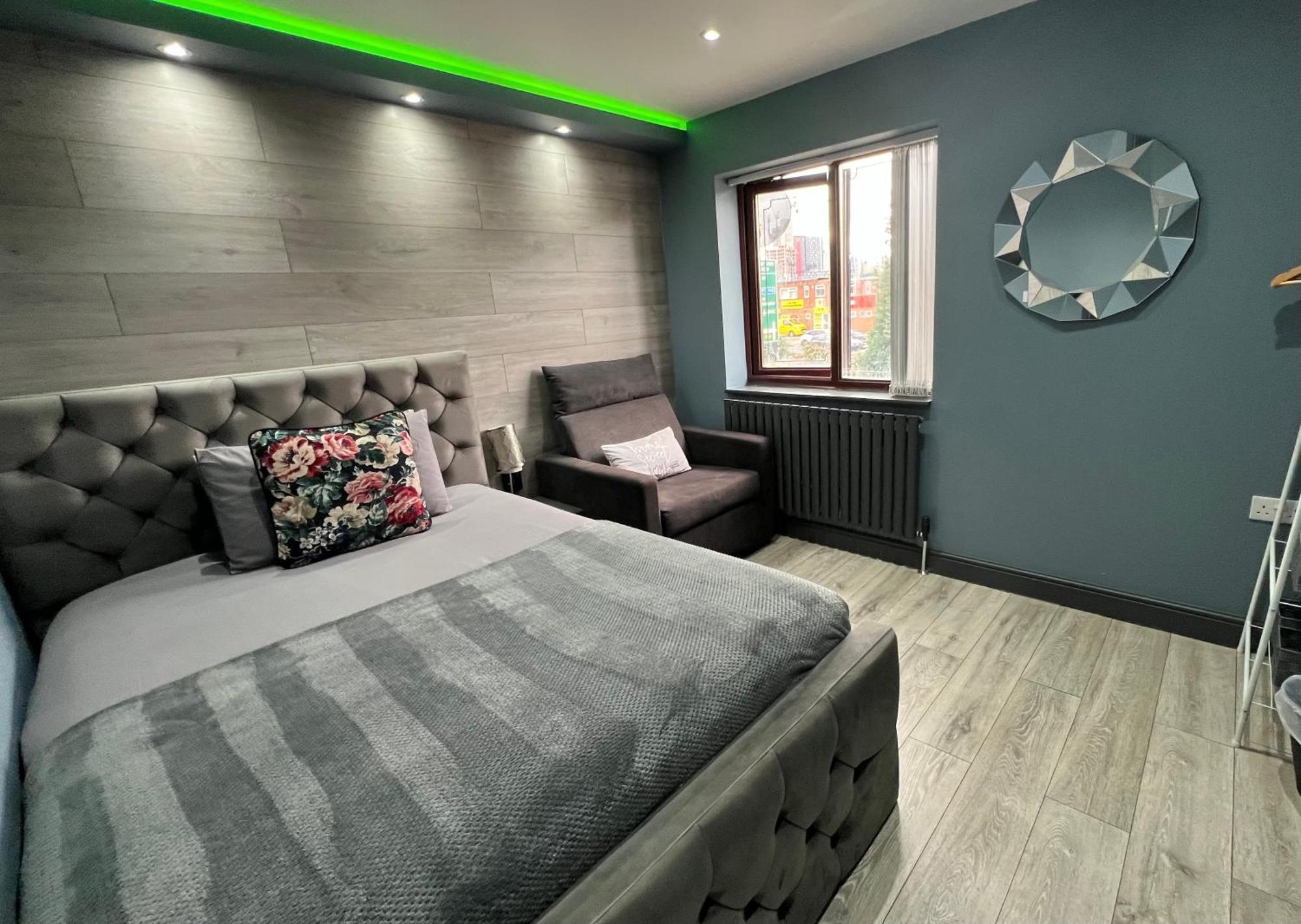Modern Suites -5 Bedroom House- With Free Parking Birmingham City Eksteriør billede